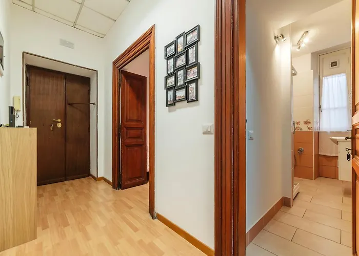 Apartment Guesthost - Borgognoni Rom