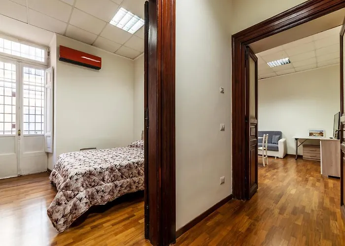 Apartment Guesthost - Borgognoni Rom