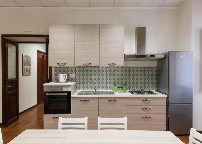 Guesthost - Borgognoni Apartment Rom